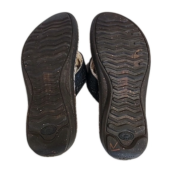 UGG Black Tooled Leather Upper Sherpa Lined Flip Flops Sandals Sheepskin Men's 7 - Picture 3 of 7